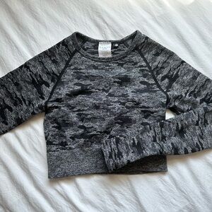 NWOT AYBL Empower Seamless Long Sleeve Crop Top in Grey and Black Camouflage
